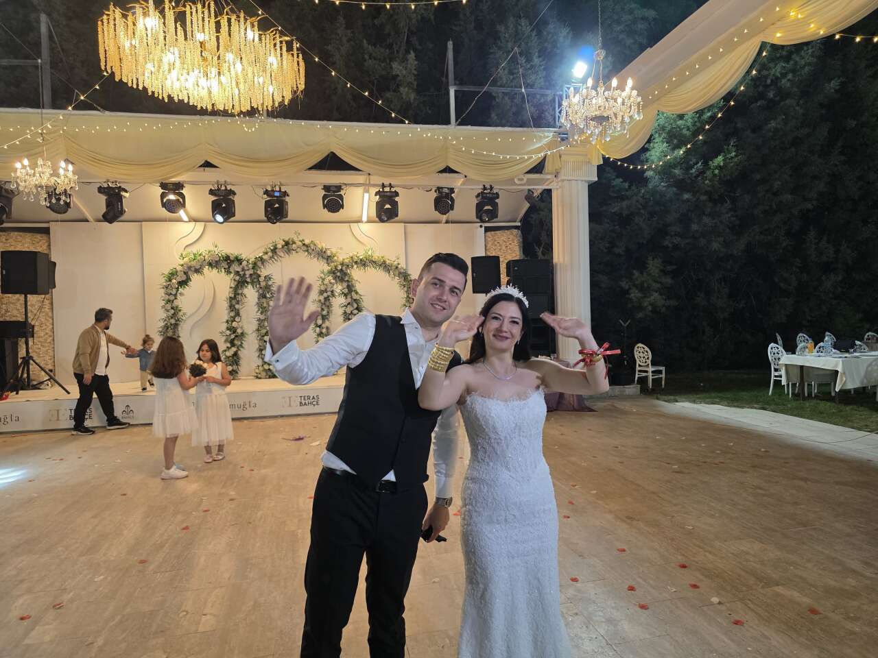 Muğla’da Arzu ve Mehmet’in Mutluluğu: Kayra Düğün Bahçesi’nde Görkemli Düğün 5